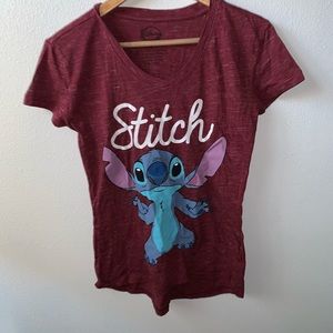 3/$15 🌼 Stitch V neck tee